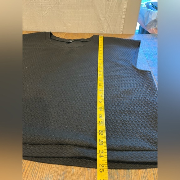 INNÉE 3x Black sleeveless top with a subtle honeycomb - Picture 4 of 7